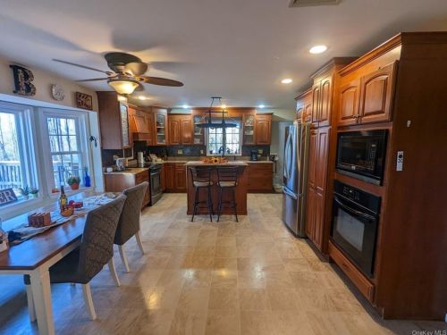 4 Mountainview Dr, Camp Bell Hall, NY 10916-2906