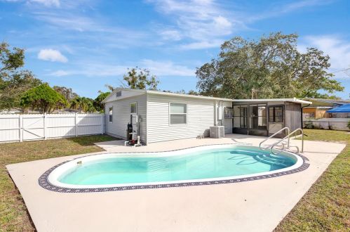 7266 14th St, Saint Petersburg, FL 33702-5736