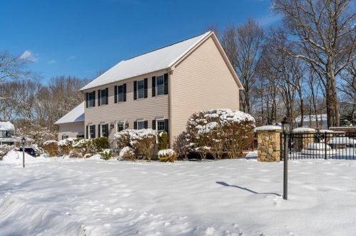 41 Thornfield Way, South Kingstown, RI 02874-2136