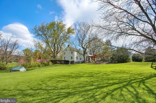 6411 Devonshire Hts Rd, Harrisburg PA 17111-4818 exterior