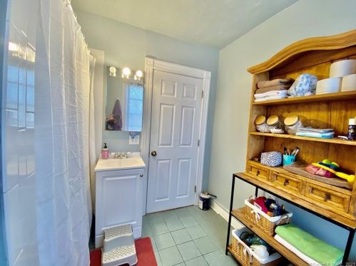40 Orchard St, Stamford CT  06902-6712 exterior