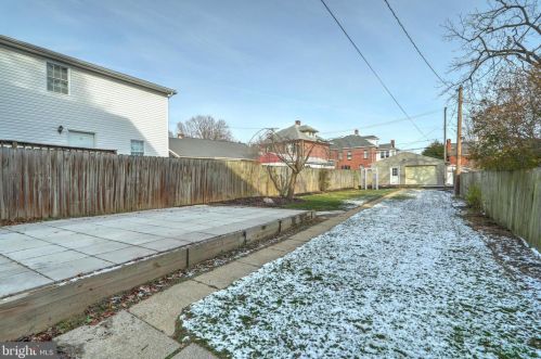 437 Carlisle St, Hanover PA 17331-2188 exterior