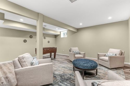 86 Valerie Dr, Manville NJ  08835-1414 exterior