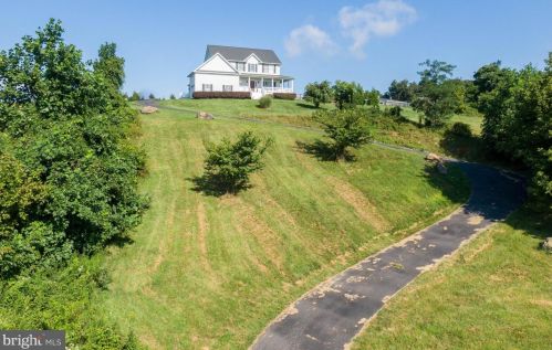 131 Freezeland Loop Rd, Linden, VA 22642-5465