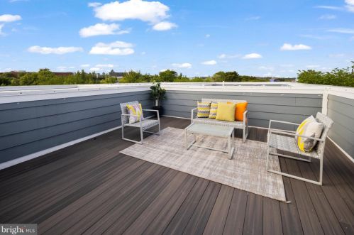 1111 Holbrook Ter, Washington DC 20002-2704 exterior