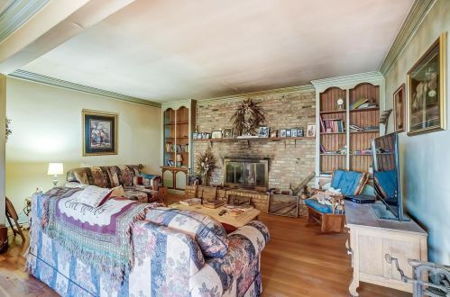 194 Center St, London OH  43140-1406 exterior