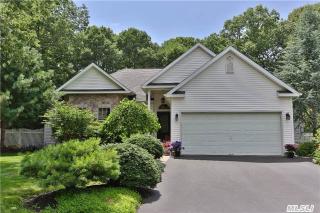 8 Rhi Ct, South Setauket, NY 11720-4396