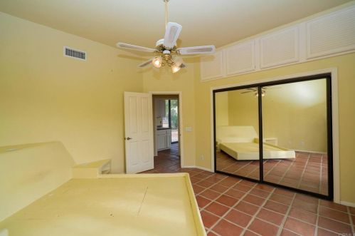 1129 Sugarbush Dr, Vista CA  92084-6605 exterior