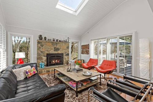 160 Old Army Rd, Scarsdale, NY 10583-2611