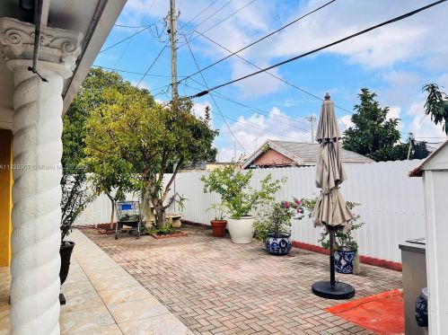 2637 9th Ct, Hialeah FL  33010-1223 exterior