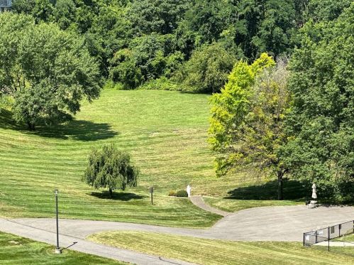 1150 Bower Hill Rd, Pittsburgh PA  15243-1349 exterior