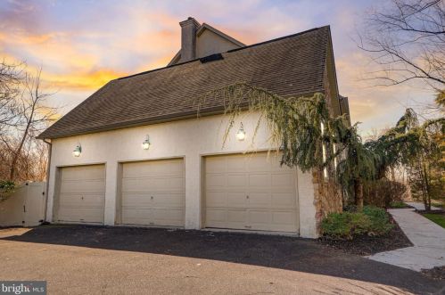 2102 Deep Meadow Ln, Lansdale, PA 19446-7402