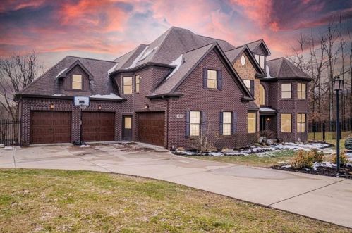515 Langdon Dr, Gibsonia, PA 15044-8905