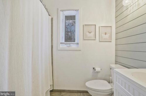 7604 Gresham St, Springfield VA  22151-2933 exterior