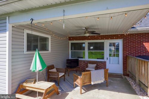 90 Stanley Ave, Landisville PA  17538-1023 exterior