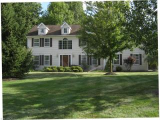 1586 Elizabeth Ln, Macedonia, OH 44056-1980