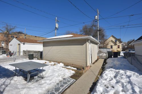 1554 72, Milwaukee WI 53214-4702 exterior