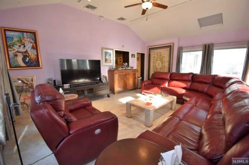 26 Elmwood Ter, Elmwood Park NJ  07407-1729 exterior