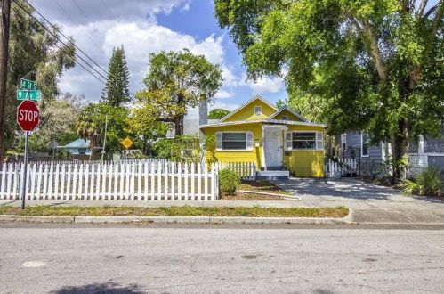1347 9th Ave, Saint Petersburg FL  33705-1220 exterior