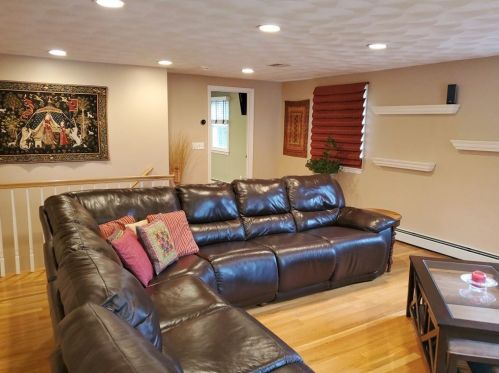 19 Ducarl Dr, Lincoln RI  02865-1320 exterior