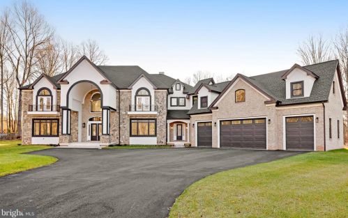11721 Plantation Dr, Great Falls, VA 22066-1032