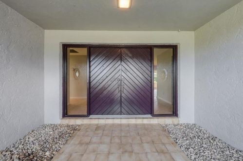 1021 Charlemagne Blvd, Naples, FL 34112-7142