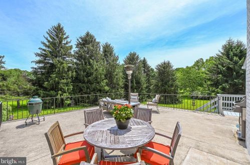 328 River Bend Rd, Great Falls VA  22066-4140 exterior