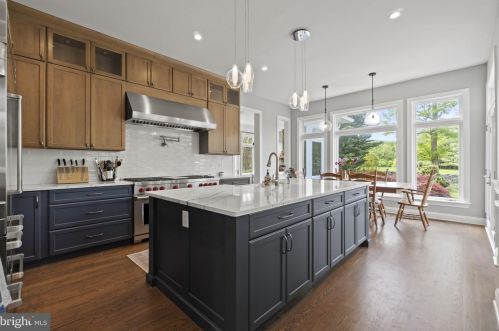 17621 Stonegait Ct, Round Hill VA  20141-2264 exterior