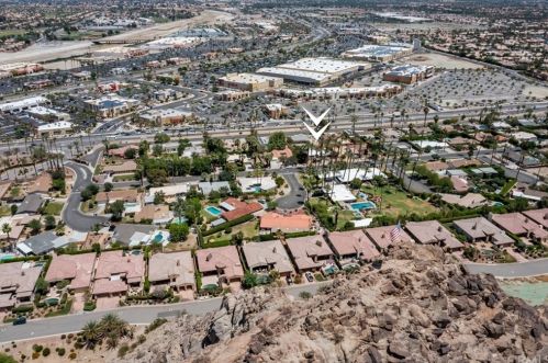 46500 Cameo Palms Dr, La Quinta CA  92253-2016 exterior