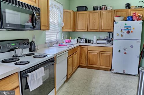 43 Wooten Ct, Dover DE  19904-3863 exterior