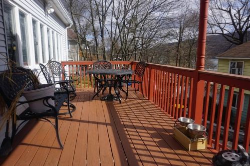 4 Lodge Dr, Greenwood Lake NY  10925-4148 exterior