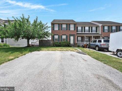 1240 Wanda Dr, Hanover, PA 17331-8638