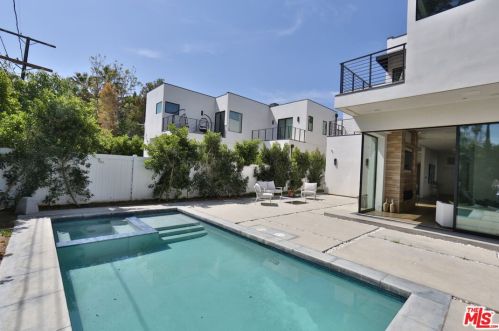 5128 Noble Ave, Van Nuys CA  91403-1376 exterior