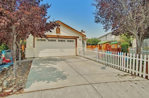 2310 Paradise Ct, Hollister, CA 95023-8035