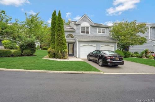 190 Lakebridge Dr, San Remo, NY 11754-3957