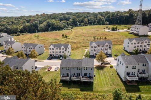 1821 Honeysuckle Ct, Downingtown PA  19335-7202 exterior