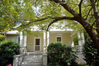 102 Queen St, Hillsborough, NC 27278-2138