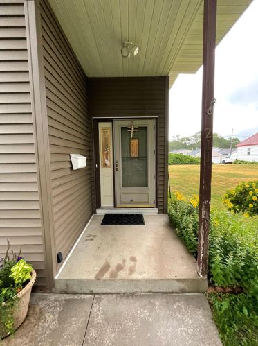 211 Douglas St, South Saint Paul, MN 55075-3529