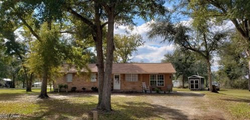 6975 Circle Oak St, Grand Ridge, FL 32442-3734