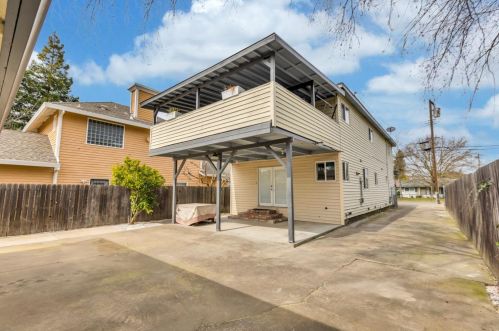 9020 Grove St, Elk Grove CA  95624-2318 exterior