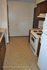 3205 Valleywood Dr, Manhattan KS  66502-7245 exterior