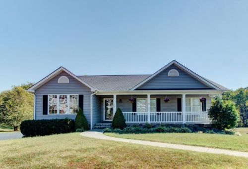 1781 Meadows Rd, Vinton, VA 24179-1212