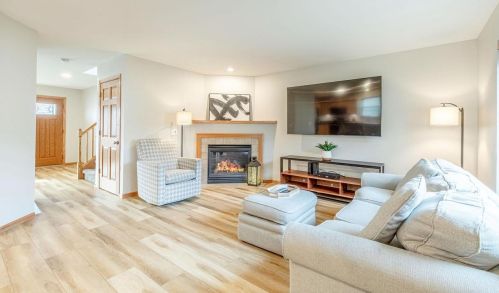 730 Star Dr, Madison, WI 53718-3071