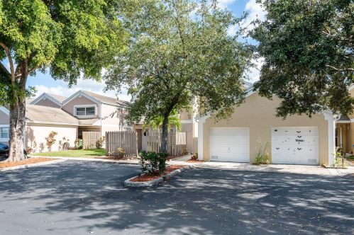 1393 124th Ave, Hollywood, FL 33026-4319