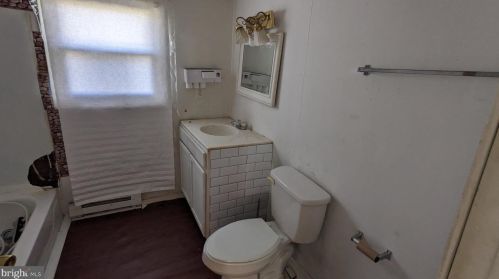 526 8th St, Laurel DE  19956-1316 exterior