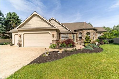 5319 Shaker Valley Cir, Canton, OH 44707-1169
