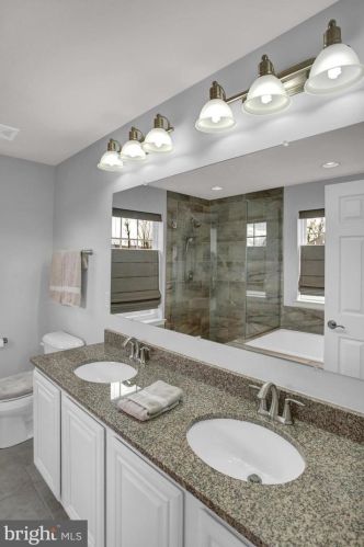 4 Ledgestone Dr, Siddonsburg PA  17019-9805 exterior