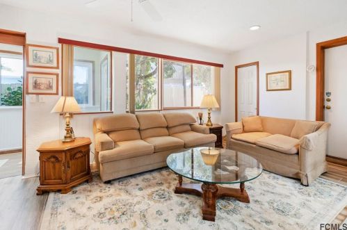 325 8th St, Flagler Beach, FL 32136-3353