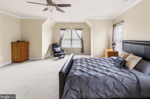 5737 Waterloo Bridge Cir, Haymarket VA  20169-8117 exterior