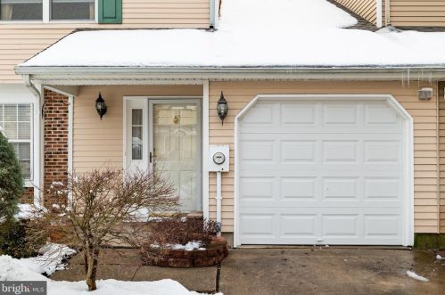 128 Stratton Ln, Mount Laurel, NJ 08054-3301